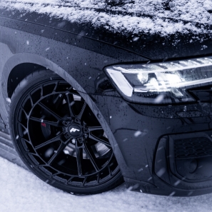 Jante Japan Racing JR-45 Gloss Black 20 pouces 8.5x20" / ET35 / 5x108 à 5x130