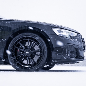 Jante Japan Racing JR-45 Gloss Black 20 pouces 8.5x20" / ET35 / 5x108 à 5x130